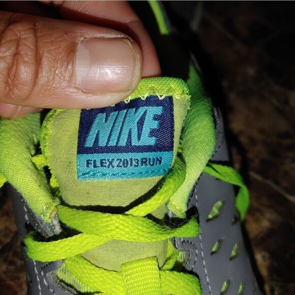 Nike women's Flex Run running shoes gray size 8.5. A198 - Picture 13 of 14